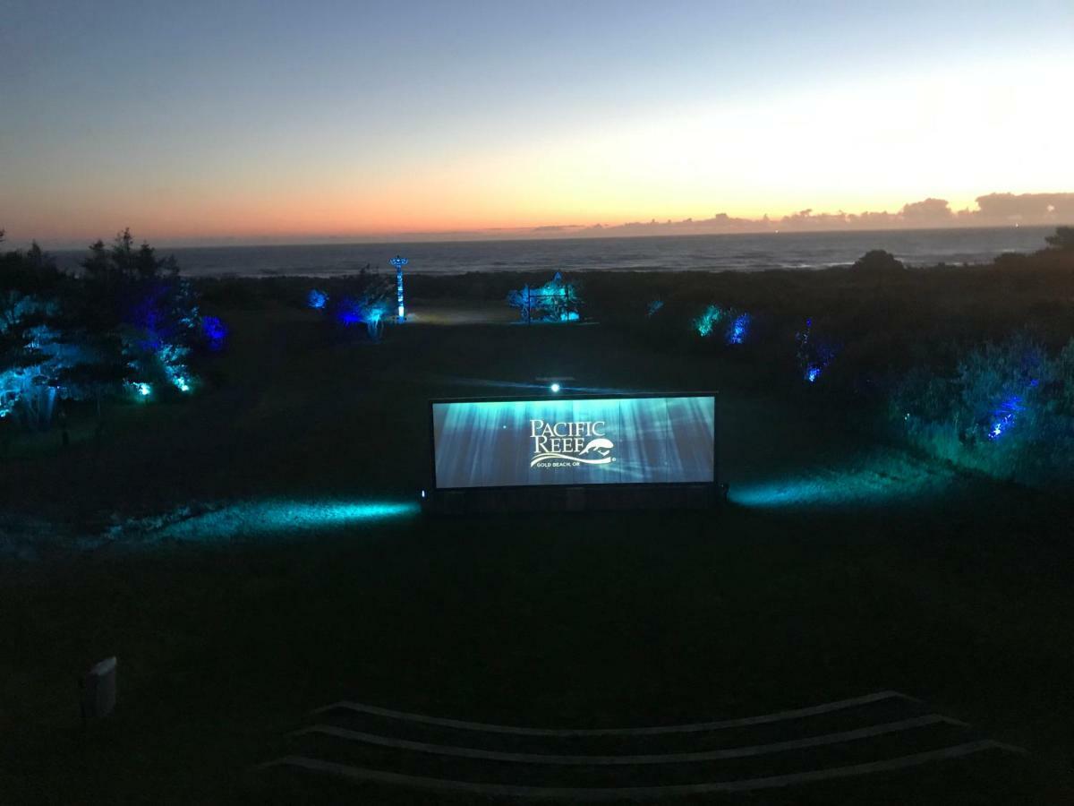 Pacific Reef Hotel & Light Show Gold Beach Bagian luar foto